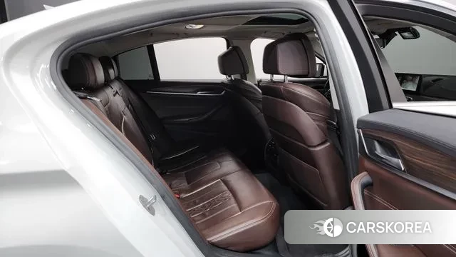 BMW 5 Series (G30) 2018 Белый из Кореи, фото 3