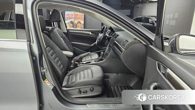 Volkswagen The New Passat 2018 Серебристо-серый из Кореи, фото 3
