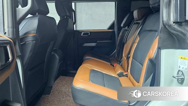 Ford Bronco 6th Generation 2023 Светло-серебряный цвет из Кореи, фото 3