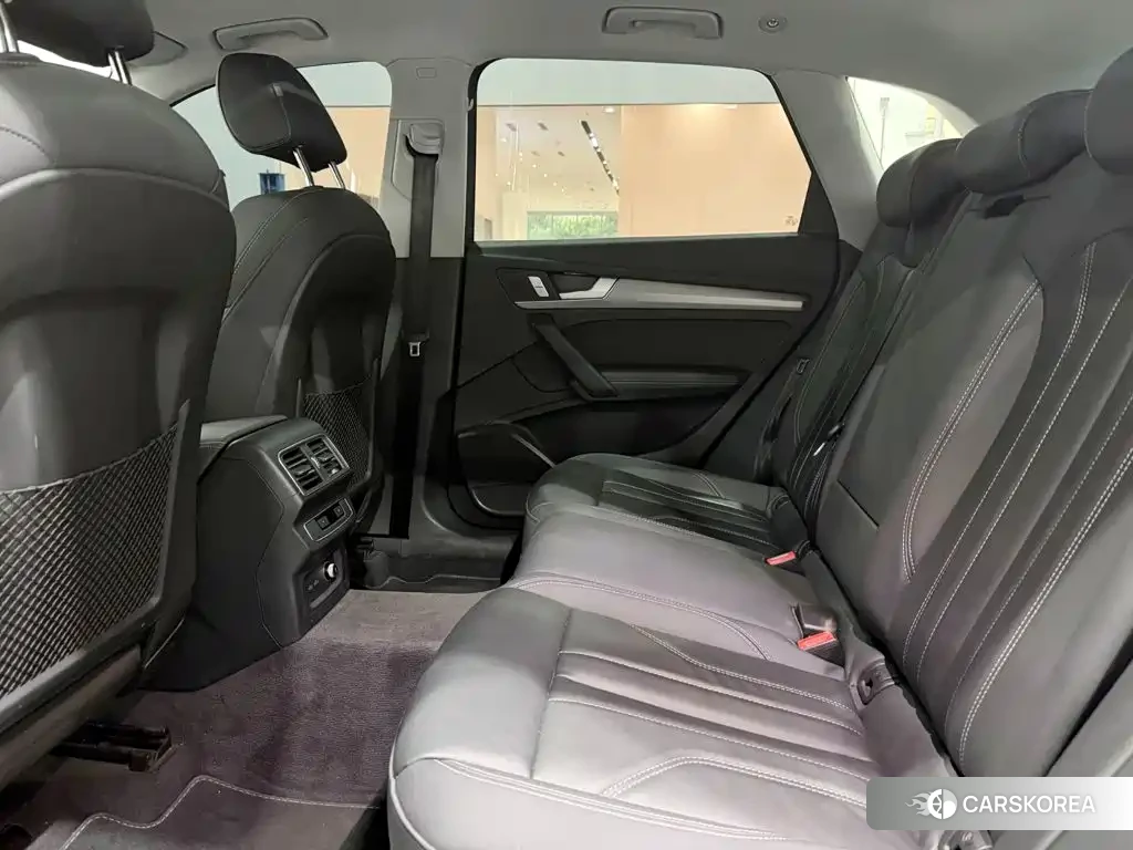 Audi Q5L 2024 Черный из Китая, фото 3