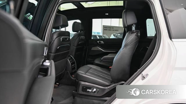 BMW X7 (G07) 2023 Белый из Кореи, фото 3