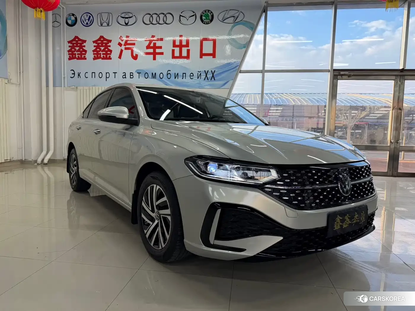 Volkswagen Lavida 2023 Silver/gray из Китая, фото 3