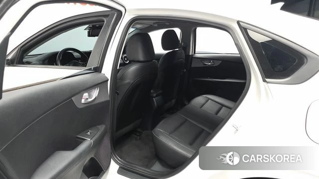 Kia The New K3 2nd generation 2022 Белый из Кореи, фото 3