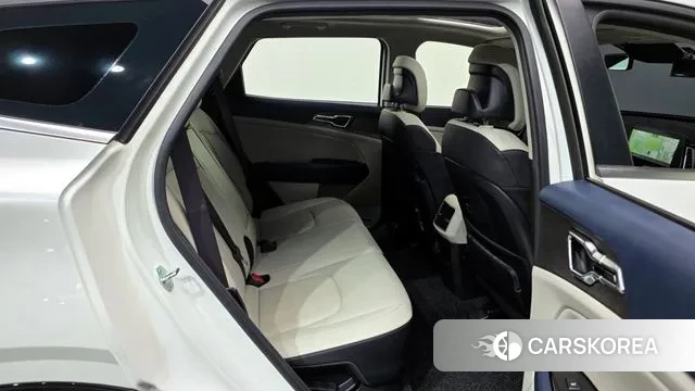 Kia Sportage 5th Generation Hybrid 2023 Белый из Кореи, фото 3