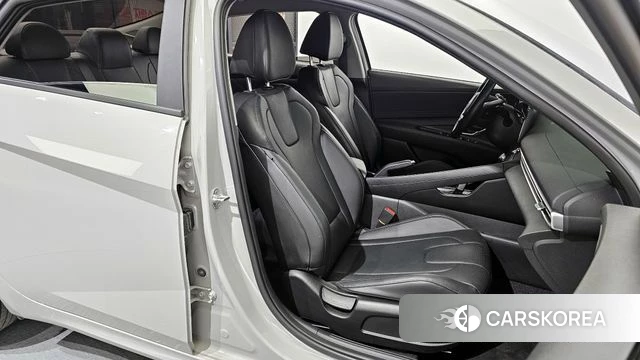 Hyundai Avante (CN7) 2022 Серебристо-серый из Кореи, фото 3