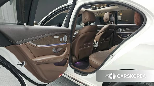 Mercedes-Benz E-Class W213 2018 Белый из Кореи, фото 3