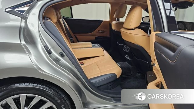 Lexus ES300h 7th generation 2023 Серебристо-серый из Кореи, фото 3