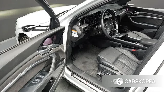 Audi e-Tron 2021 Белый из Кореи, фото 3