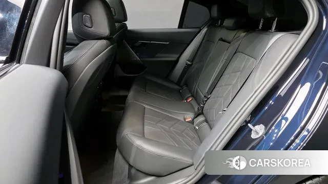 BMW 5 Series (G60) 2024 Черный из Кореи, фото 3