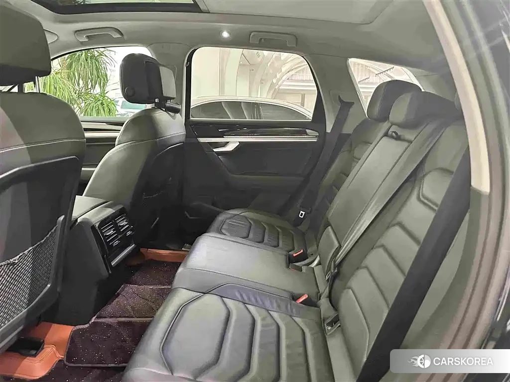 Volkswagen Touareg 2019 Черный из Китая, фото 3