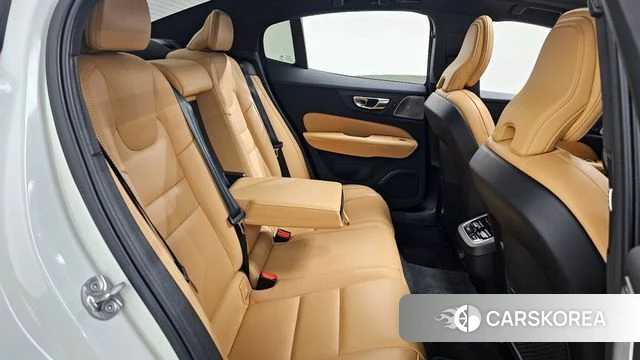 Volvo S60 3rd generation 2023 Белый из Кореи, фото 3