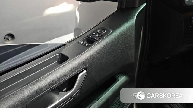Hyundai Staria 2023 Серебряный из Кореи, фото 3
