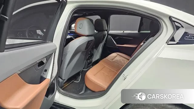 BMW 5 Series (G60) 2024 Белый из Кореи, фото 3