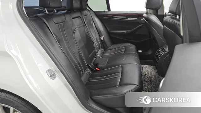 BMW 5 Series (G30) 2019 Белый из Кореи, фото 3