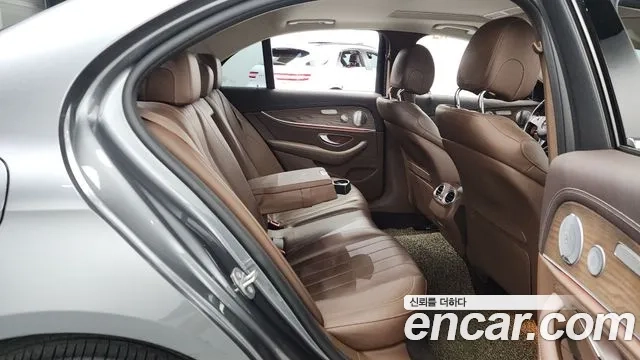 Mercedes-Benz E-Class W213 2018 Серый из Кореи, фото 3