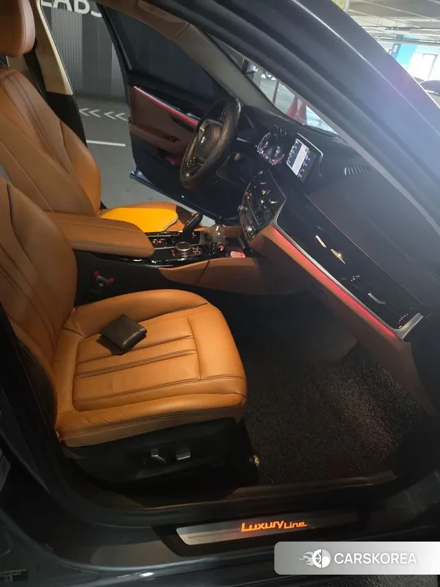 BMW 5 Series (G30) 2019 Цвет галактики из Кореи, фото 3