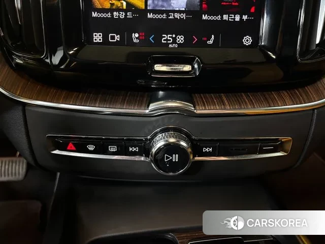 Volvo XC60 second Generation 2022 Белый из Кореи, фото 3