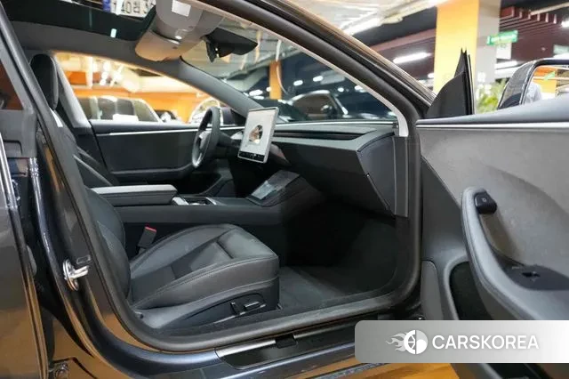 Tesla Model 3 2025 Серый из Кореи, фото 3