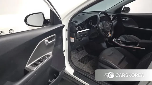 Kia Niro Plus 2022 Белый из Кореи, фото 3