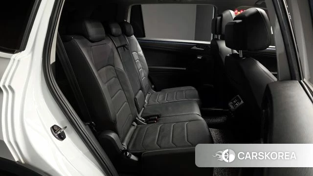 Volkswagen Tiguan Allspace 2024 Белый из Кореи, фото 3