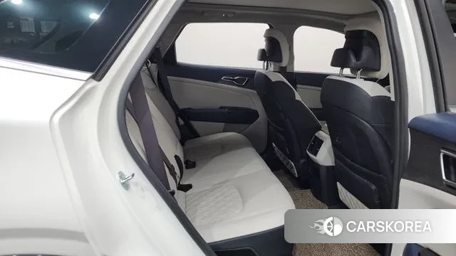 Kia Sportage 5th Generation Hybrid 2024 Белый из Кореи, фото 3