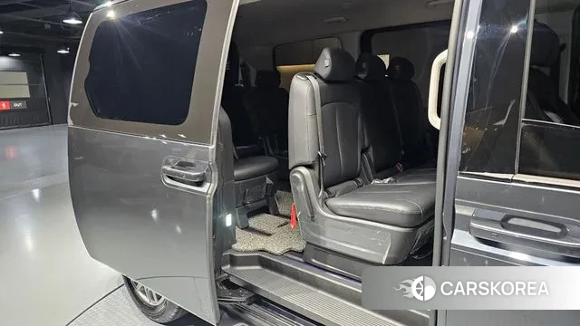 Hyundai Staria 2023 Серый из Кореи, фото 3