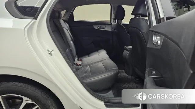 Kia The New K3 2nd generation 2021 Белый из Кореи, фото 3