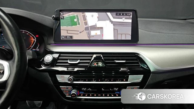 BMW 5 Series (G30) 2020 Белый из Кореи, фото 3