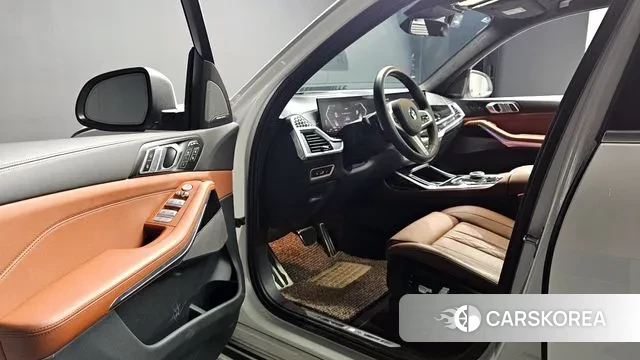 BMW X7 (G07) 2023 Белый из Кореи, фото 3