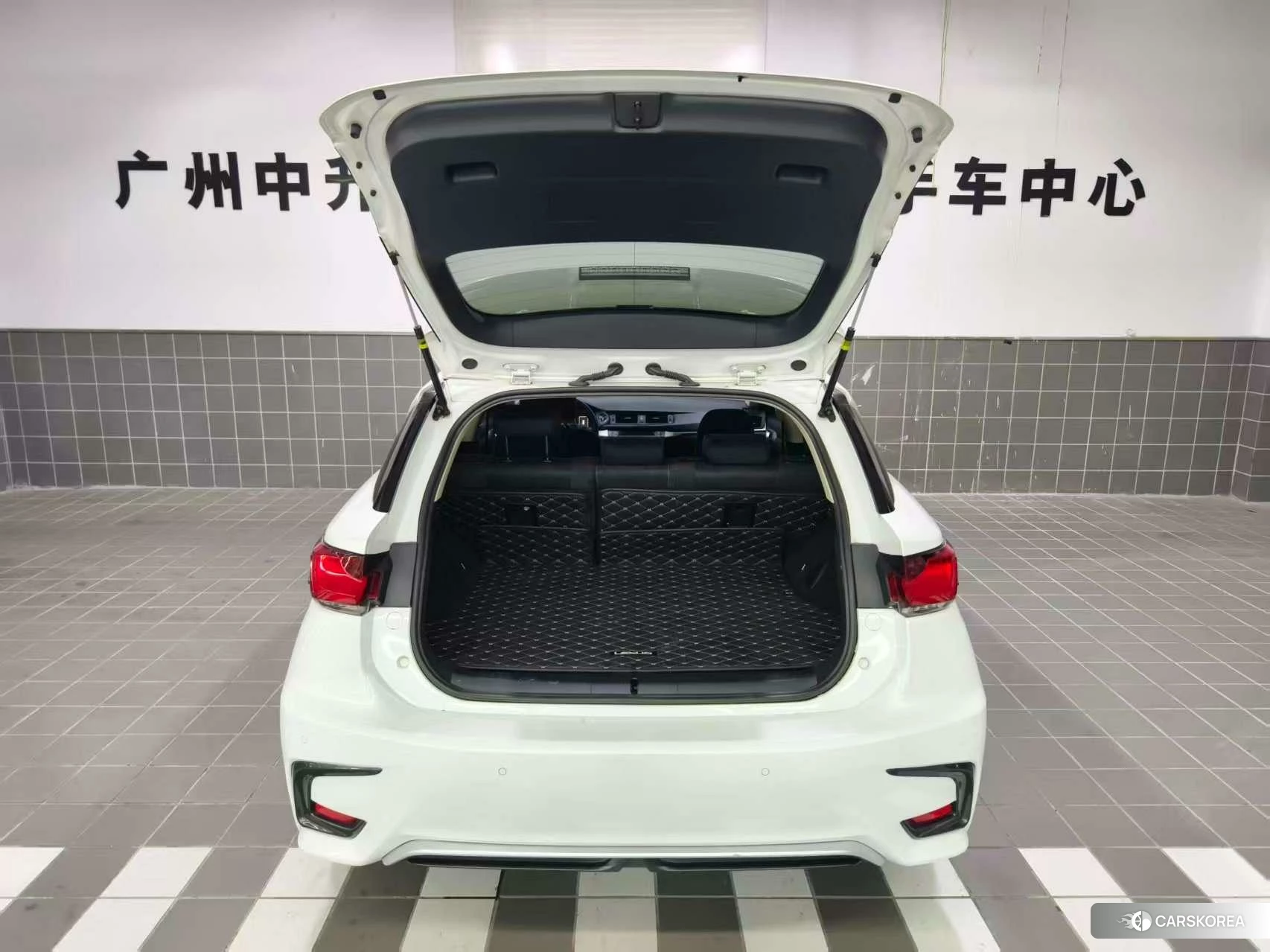 Lexus CT 2020 Белый из Китая, фото 3