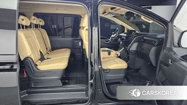 Hyundai Staria 2023 Черный из Кореи, фото 3