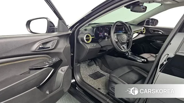 Chevrolet (GM Daewoo) Trax Crossover 2024 Черный из Кореи, фото 3