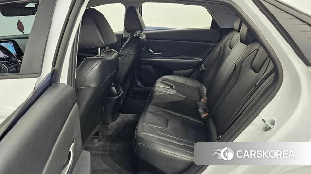 Hyundai Avante Hybrid (CN7) 2023 Белый из Кореи, фото 3