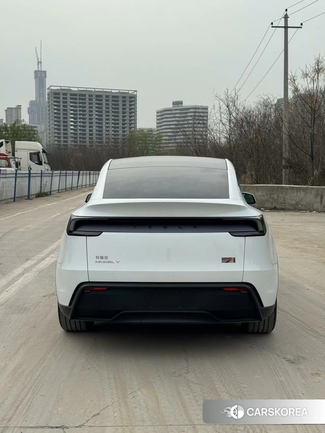 Tesla Model Y 2025 Белый из Китая, фото 3