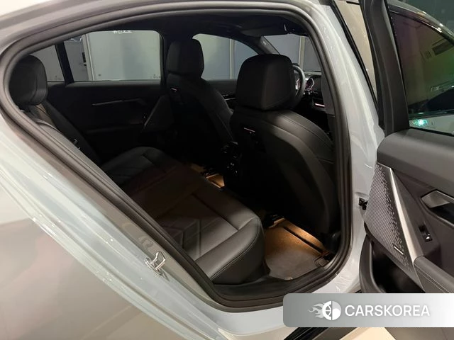 BMW 5 Series (G60) 2024 Светло-серебряный цвет из Кореи, фото 3