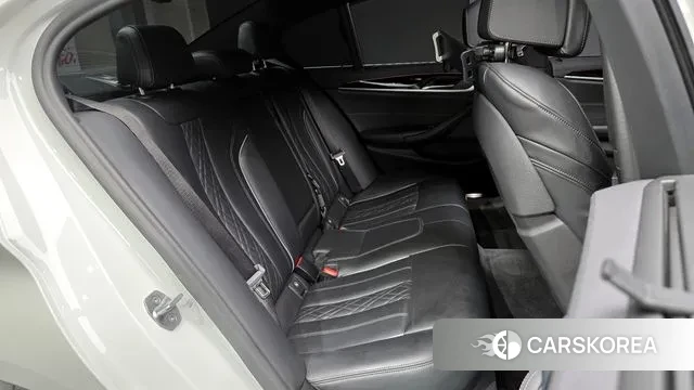 BMW 5 Series (G30) 2019 Белый из Кореи, фото 3