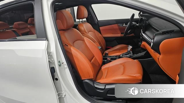 Kia The New K3 2nd generation 2022 Белый из Кореи, фото 3