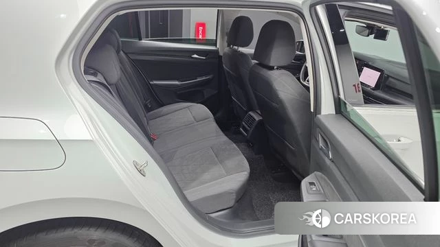 Volkswagen Golf 8th Generation 2024 Белый из Кореи, фото 3