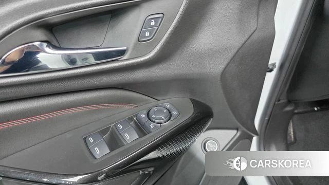 Chevrolet (GM Daewoo) Trax Crossover 2023 Белый из Кореи, фото 3