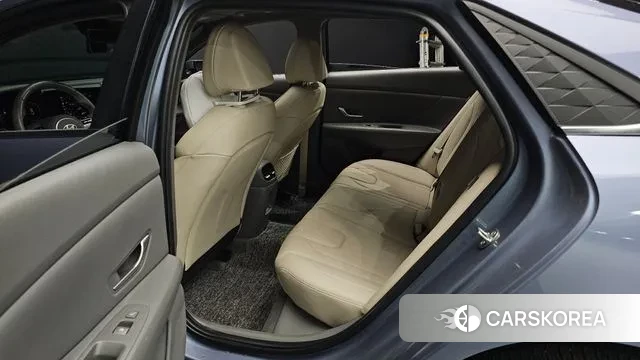 Hyundai The New Avante (CN7) 2023 Светло-серебряный цвет из Кореи, фото 3