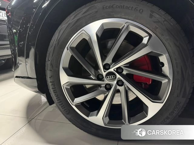 Audi Q5 (80A) 2025 Черный из Кореи, фото 3