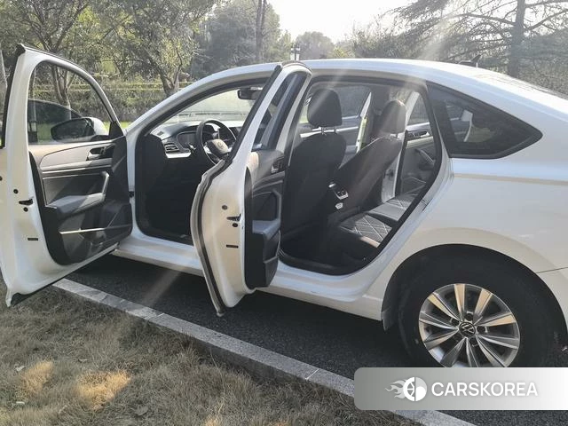 Volkswagen Lavida 2023 Белый из Китая, фото 3