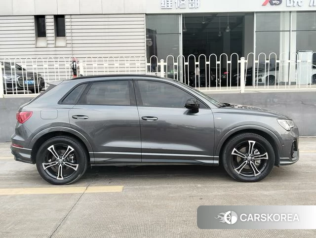 Audi Q3 2021 Темно-серый из Китая, фото 3