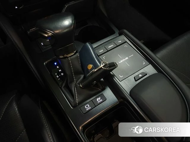 Lexus ES300h 7th generation 2020 Белый из Кореи, фото 3