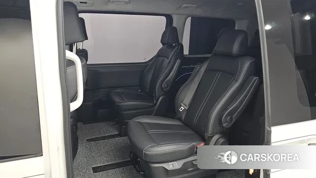 Hyundai Staria 2023 Белый из Кореи, фото 3