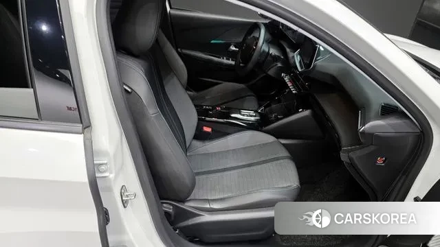 Peugeot e-208 second Generation 2022 Белый из Кореи, фото 3