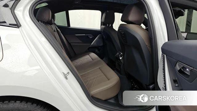 BMW 5 Series (G60) 2025 Белый из Кореи, фото 3