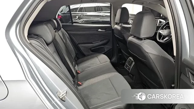 Volkswagen Golf 8th Generation 2025 Серебряный из Кореи, фото 3