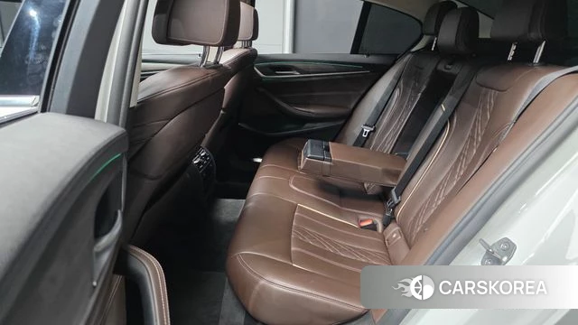 BMW 5 Series (G30) 2018 Белый из Кореи, фото 3