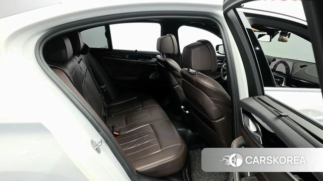 BMW 5 Series (G30) 2018 Белый из Кореи, фото 3